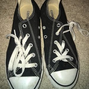 Black low top converse